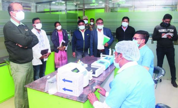 कलेक्टर ने मानपुर सामु. स्वा. केंद्र की व्यवस्था का लिया जायजा