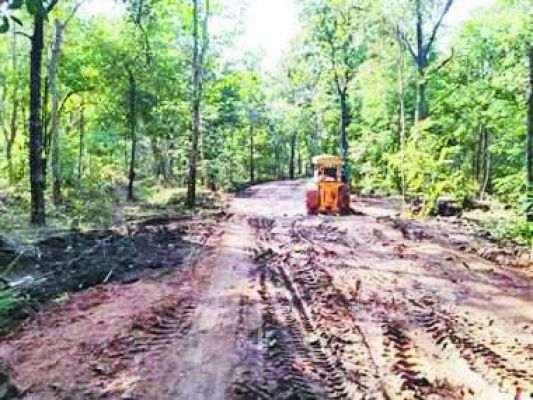 निविदा से पहले सडक़ निर्माण, गुणवत्ताहीन कार्य करने का आरोप