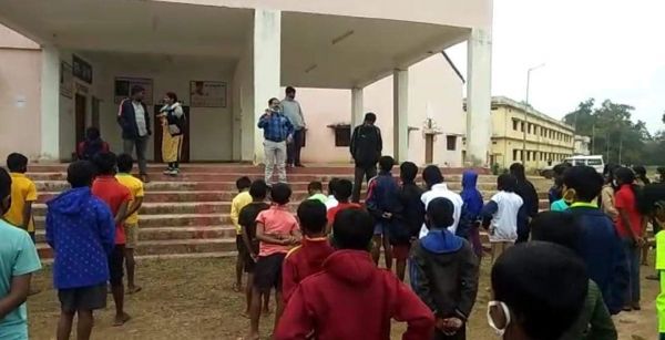 गोलवंड एकलव्य के बच्चों को भेजा गया घर