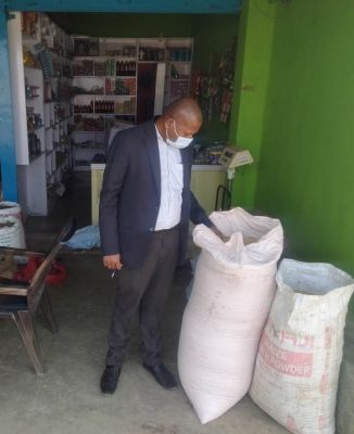 दुकान में भण्डारित 86 बोरी धान जब्त