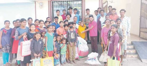 उल्लास के साथ मना छेरछेरा, किया अन्नदान