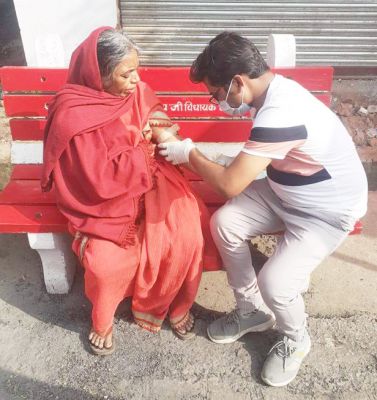 निदान 1100 के माध्यम से बुजुर्ग महिला का इलाज