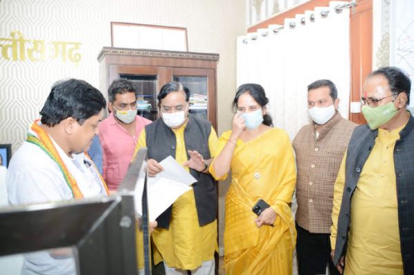 यूजर चार्ज वापसी के लिए डहरिया से मिले भाजपा नेता