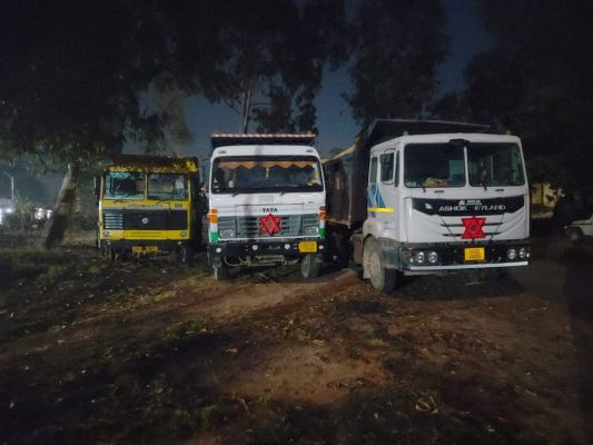 चूना पत्थर का अवैध परिवहन करते 10 गाडिय़ां जब्त