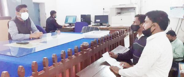 कोचिंग सेंटर में लापरवाही के विरोध में एनएसयूआई ने सौंपा मांग पत्र