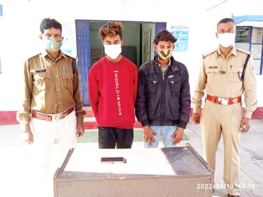 वाहन चालक व खलासी से लूटपाट, दो गिरफ्तार