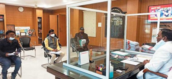 बलौदाबाजार: 79 फीसदी किसानों ने बेचा धान कलेक्टर ने की धान खरीदी प्रगति की समीक्षा