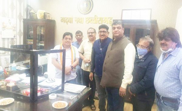 यूजर चार्ज की वसूली रोकने डहरिया से मिले व्यापारी