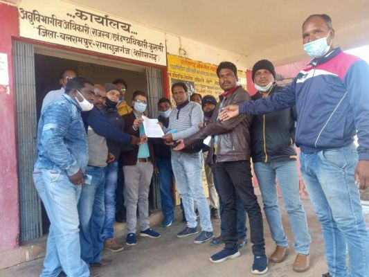 पदोन्नति में आरक्षण देने की मांग