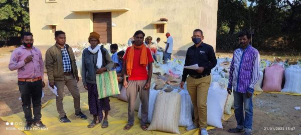 खाते में दूसरे का धान बेचने की कोशिश, धान जब्त