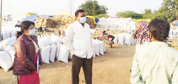 कलेक्टर ने कहा- टोकन, ऋण पुस्तिका और आधार कार्ड के बिना न खरीदें धान