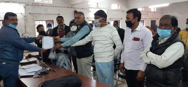 जनपद उपचुनाव में कांग्रेस समर्थित हीरामणि विजयी