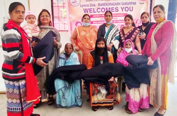 लीनेस क्लब ने बुजुर्गों को बांटे कंबल