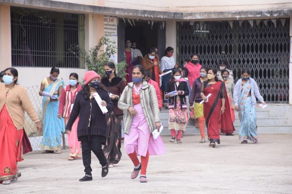 पर्यवेक्षक परीक्षा की प्रथम पाली में 31 केंद्रों में 9864 हुए शामिल