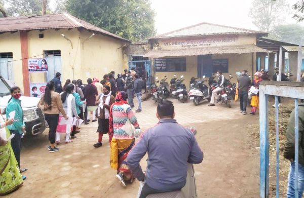 महिला पर्यवेक्षक परीक्षा को लेकर गहमागहमी