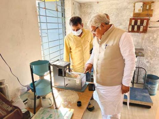 वोरा ने डोंगरगढ़-नांदगांव के गोदामों का किया अवलोकन