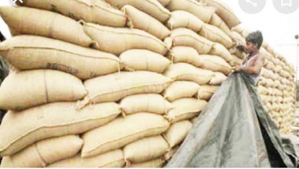 25 केंद्रों में जाम के हालात