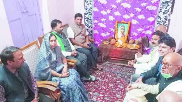 अहिल्या तिवारी को दी श्रद्धांजलि