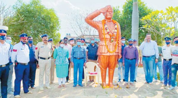 जयंती पर बोस को किया नमन