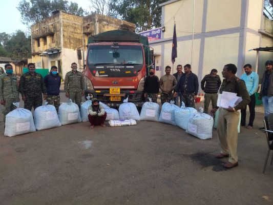 एक करोड़ से अधिक का गांजा संग यूपी के 3 बंदी, 2 वाहन जब्त