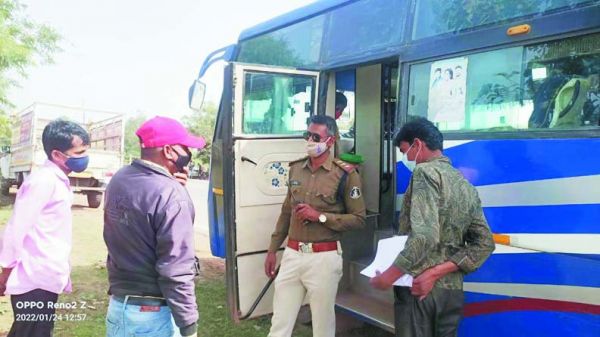 यातायात पुलिस ने वसूले साढ़े 14 हजार