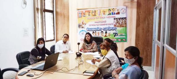 ग्रामीण युवाओं की भूमिका विषय पर प्रतिभागियों ने चित्रकला का किया प्रदर्शन