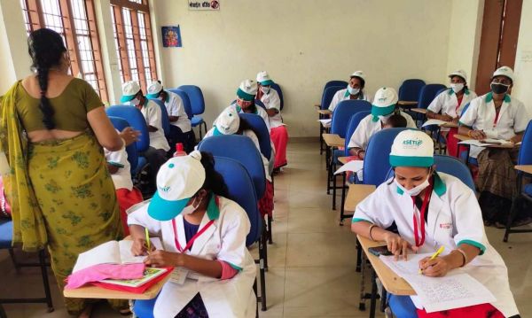 उन्नति परियोजना के तहत मनरेगा श्रमिकों के कौशल विकास में तेजी लाने के निर्देश