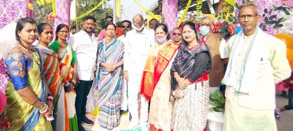 वरिष्ठ चिकित्सक ने फहराया ध्वज