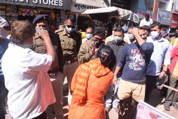 बेजा-कब्जा हटाने बाजार और स्टेशन मार्ग में कार्रवाई