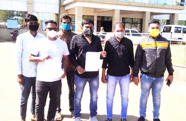प्रसन्न वाटिका के शासकीय जमीन पर कब्जा, हटाने युकां ने सौंपा ज्ञापन