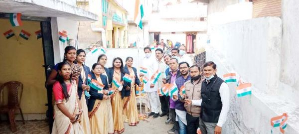 निषाद समाज ने हर्षोल्लास से मनाया गणतंत्र पर्व, पार्षद त्रिपाठी ने किया ध्वजारोहण