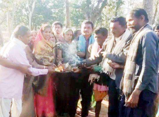 जिपं सदस्य पाल ने किया बोरखनन का भूमिपूजन