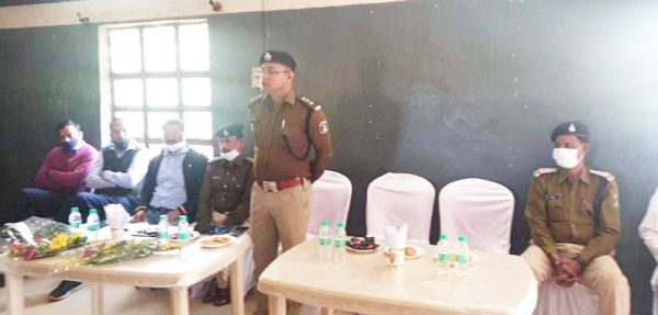 शराब न पीकर वाहन चलाने की हिदायत दी