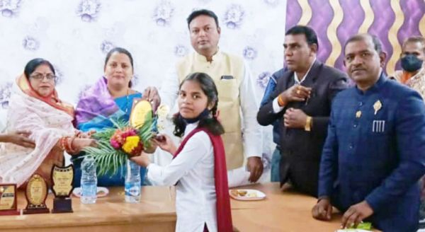 चित्रकला में चमेली प्रथम, पुरस्कृत