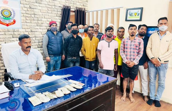 सट्टा-पट्टी, 14 गिरफ्तार, नगदी जब्त