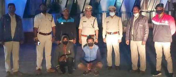 पौधरोपण गड्ढे नष्ट करने पर 2 गिरफ्तार