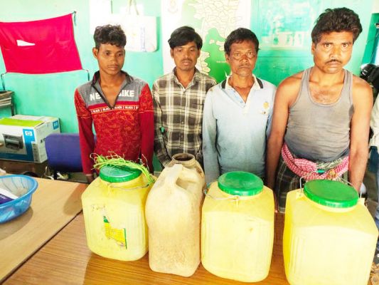 अवैध शराब भट्टी पर छापा, 4 बंदी