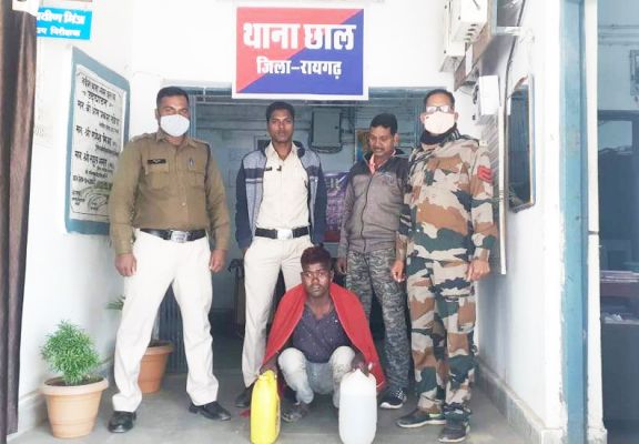 13 लीटर शराब के साथ आरोपी गिरफ्तार