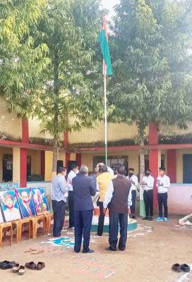सरसीवां स्कूल में शान से लहराया तिरंगा