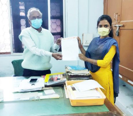 पार्षद ने महाप्रबंधक नगर प्रशासक के नाम सौंपा ज्ञापन
