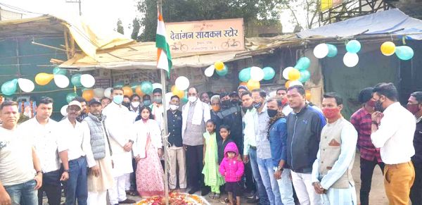 फुटकर व्यापारी संघ ने मनाया गणतंत्र दिवस