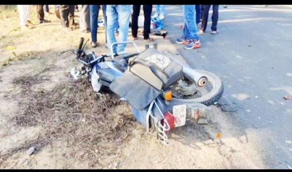 ट्रक-बाइक भिड़ंत, 2 गंभीर