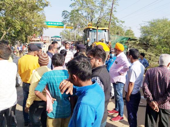 ट्रक की चपेट में महिला की मौत