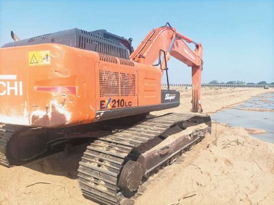 3 रेत खदानों से 9 गाडिय़ां जब्त, मुख्यमंत्री के निर्देश के बाद अफसरों ने की कार्रवाई