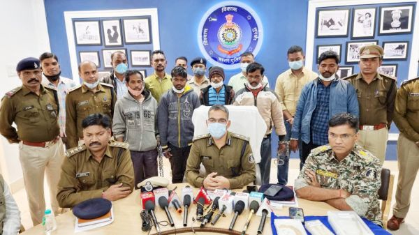  मंदिरों में सेंध लगाकर चोरी, कबाड़ी समेत 5 गिरफ्तार