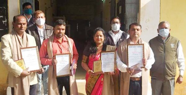 मोहला और खैरागढ़ के शिक्षक सम्मानित