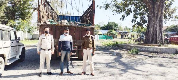 सवा 5 लाख का 13 टन कबाड़ जब्त