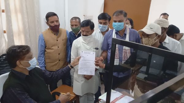 धान खरीदी का समय बढ़ाने और बारिश से नुकसान के एवज में मुआवजे की मांग