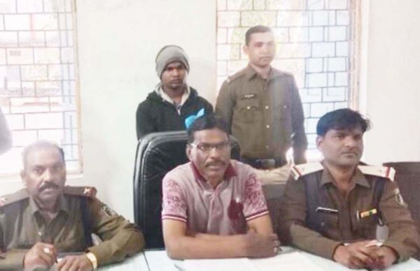 शिक्षक की अश्लील हरकत, गिरफ्तार
