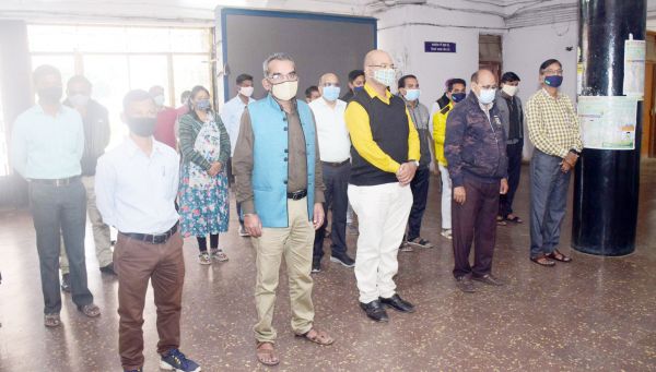 शहीदों की स्मृति में 2 मिनट का मौन